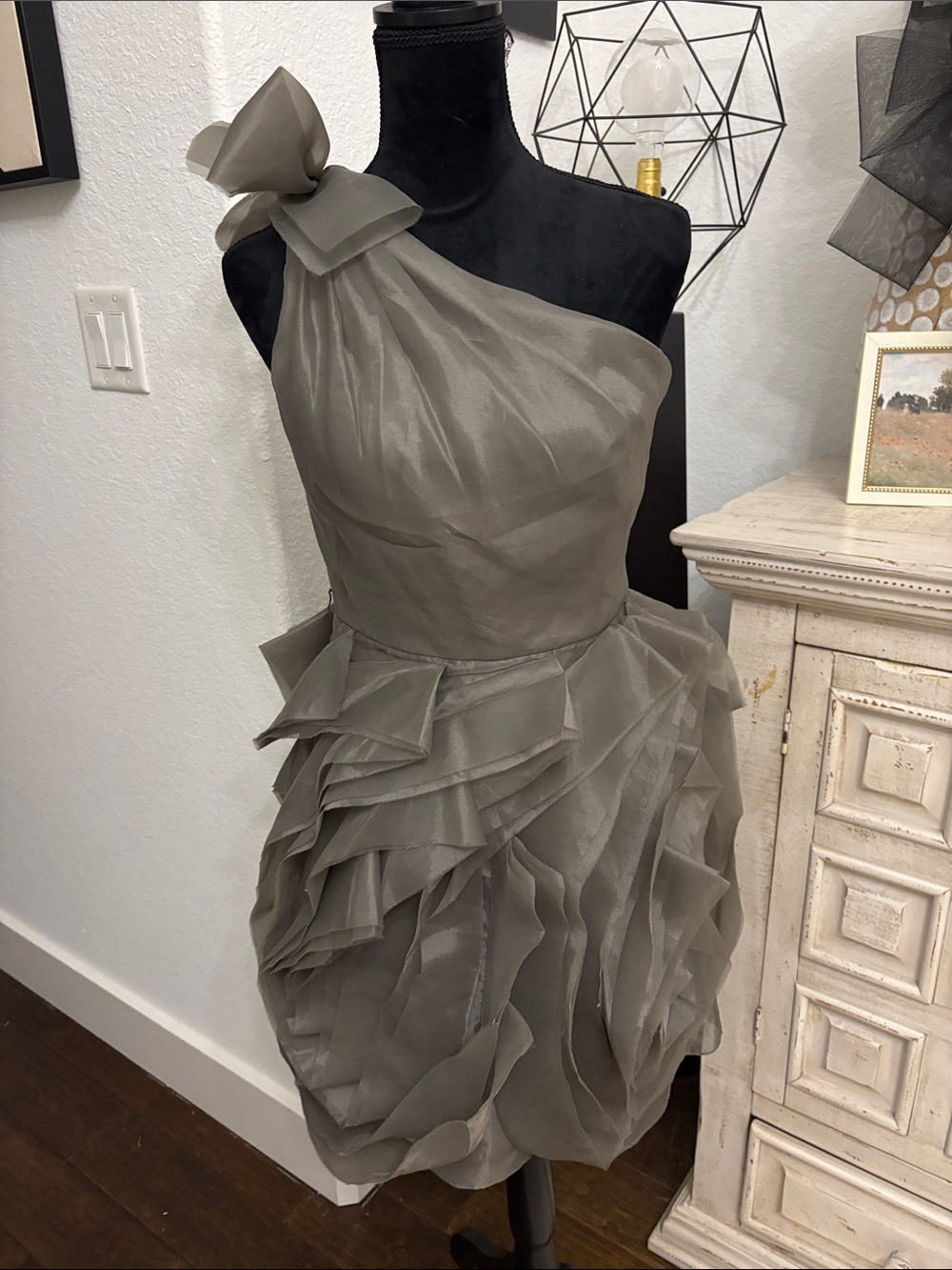 Vera Wang One-Shoulder Ruffle Cocktail Dress in Gray